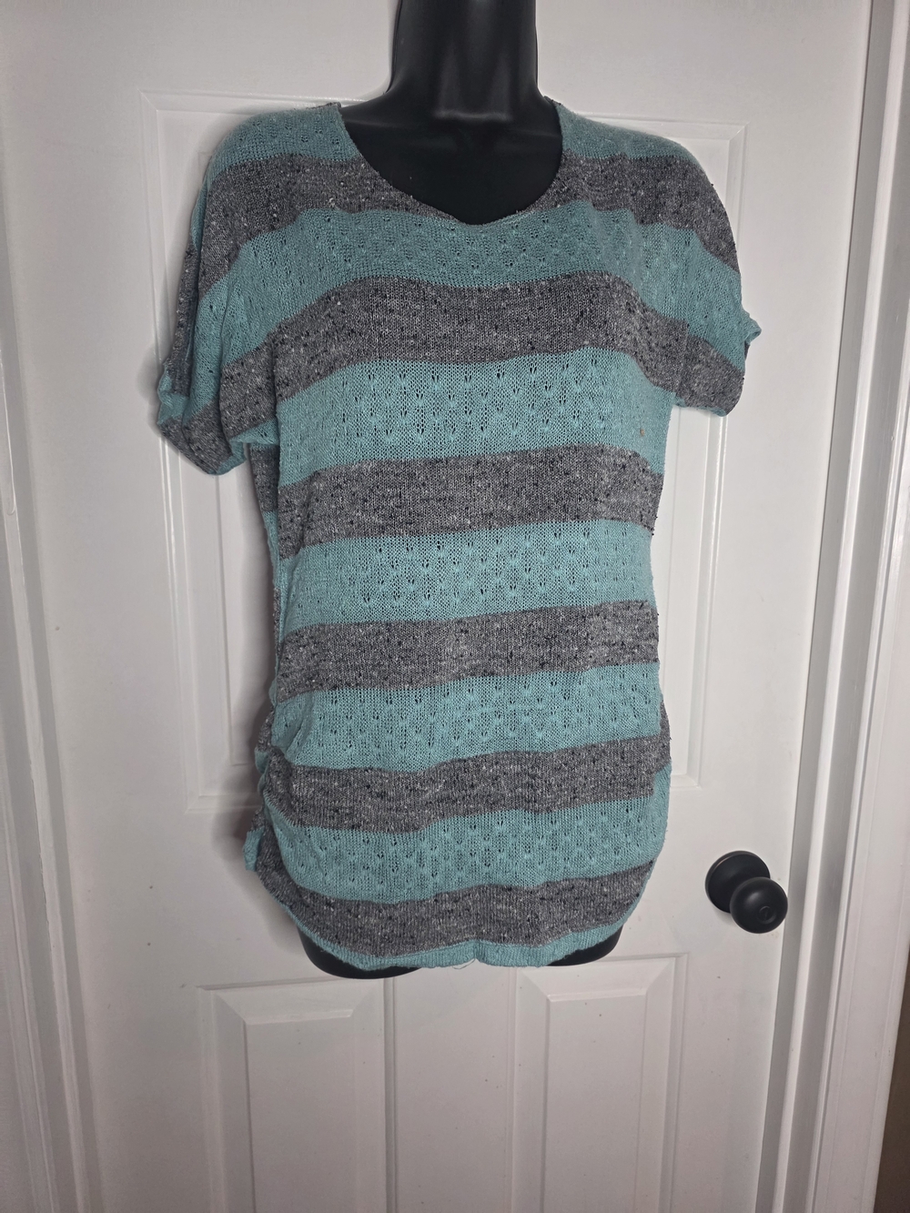 Relaxed V-Neck Short Sleeve Tee in Teal and Gray